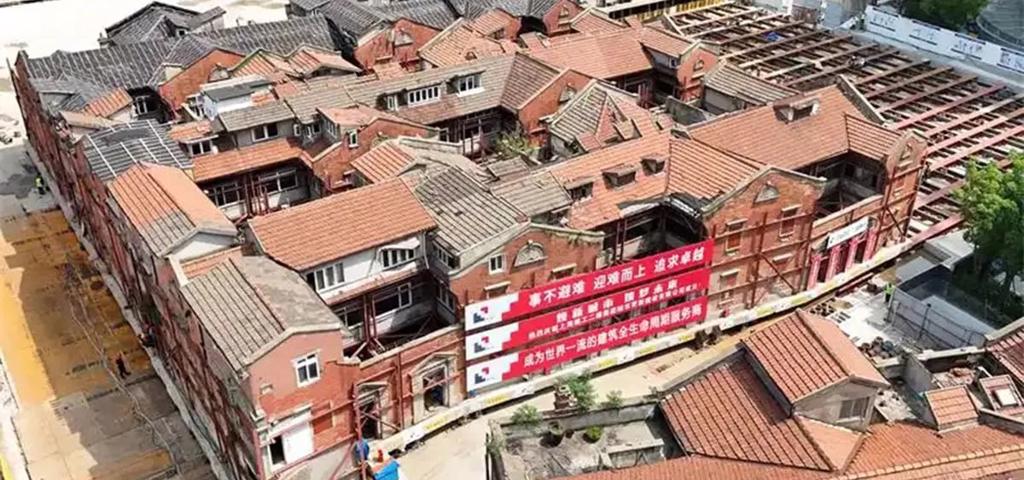 Ρομπότ μετακινούν κτίριο 7.500 τόνων Ρομπότ μετακινούν κτίριο 7.500 τόνων